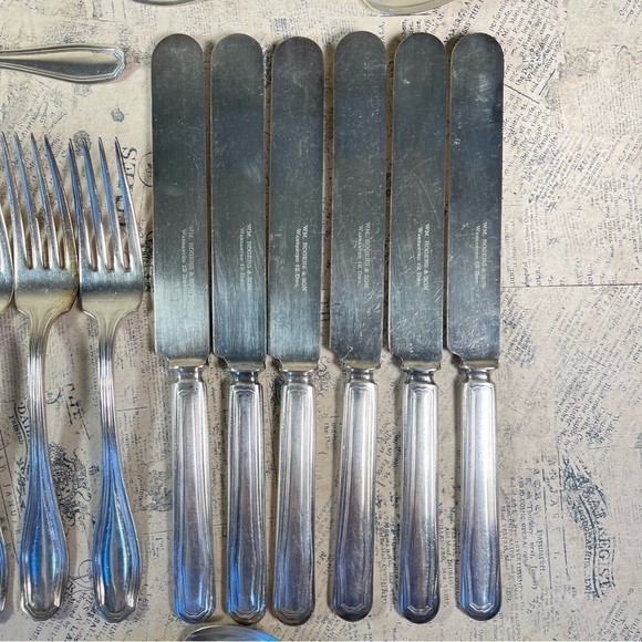 WM Rogers & Son  12  DWT set of 22 Flatware - Picture 3 of 7